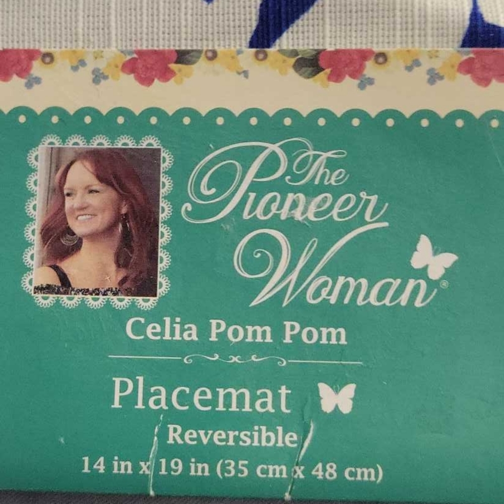 NWT-The Pioneer Woman Floral Design Placemats Set of 2 Reversible/Celia Pom Pom - Picture 3 of 4
